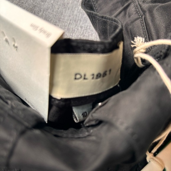 DL1961 Brady Slim, Black Cargo, Size 10 - Picture 6 of 9